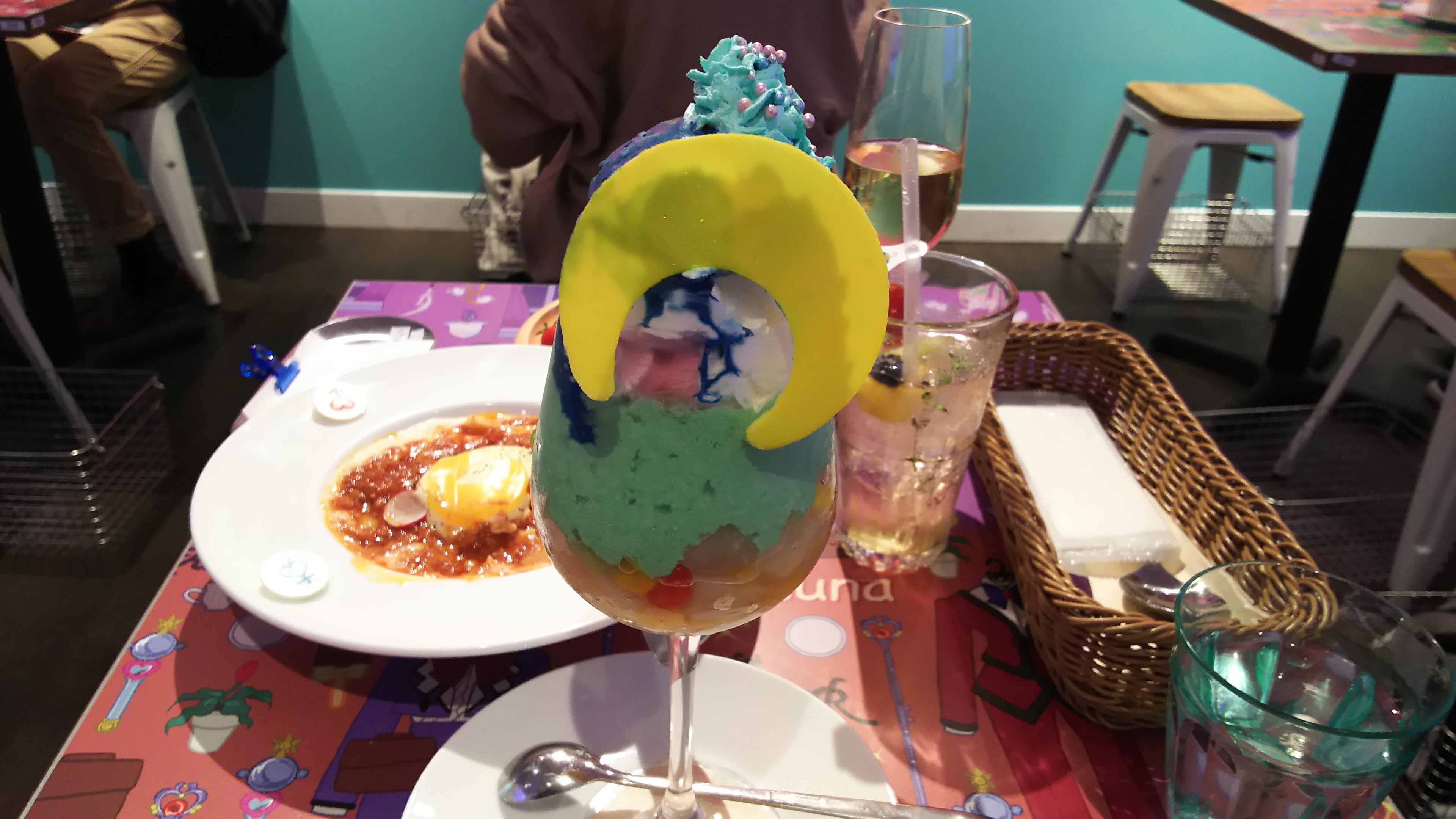 【送料込】セーラームーン　カフェ　2019　
in ボックスカフェ　アクスタ セーラームーンカフェ2019：美少女戦士セーラームーン 30周年